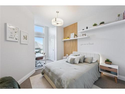 16-271 Grey Silo Road, Waterloo, ON - Indoor Photo Showing Bedroom