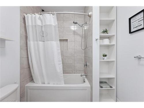 16-271 Grey Silo Road, Waterloo, ON - Indoor Photo Showing Bathroom