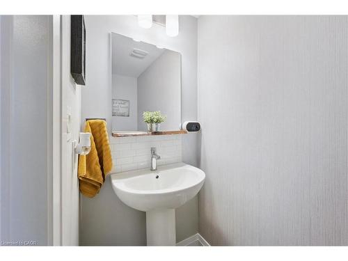 16-271 Grey Silo Road, Waterloo, ON - Indoor Photo Showing Bathroom