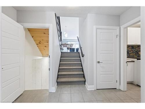 16-271 Grey Silo Road, Waterloo, ON - Indoor Photo Showing Other Room