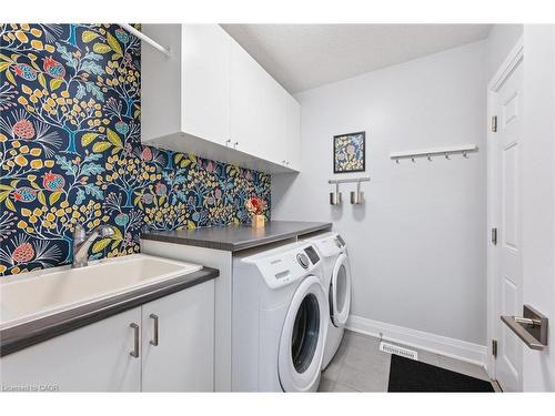 16-271 Grey Silo Road, Waterloo, ON - Indoor Photo Showing Laundry Room