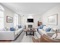 130 Innville Crescent  Oakville, ON L6L 0B8