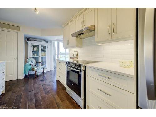 505-265 Westcourt Place, Waterloo, ON - Indoor Photo Showing Kitchen With Upgraded Kitchen
