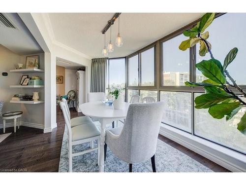 505-265 Westcourt Place, Waterloo, ON - Indoor Photo Showing Dining Room