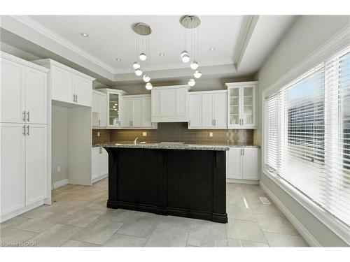43 Riesling Court, Hamilton, ON - Indoor Photo Showing Kitchen