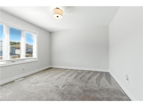 43 Riesling Court, Hamilton, ON - Indoor Photo Showing Other Room