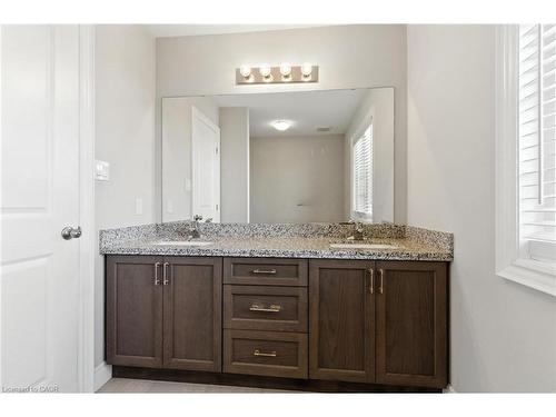 43 Riesling Court, Hamilton, ON - Indoor Photo Showing Bathroom