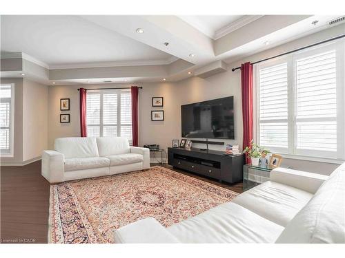 422-5317 Upper Middle Road, Burlington, ON - Indoor Photo Showing Living Room