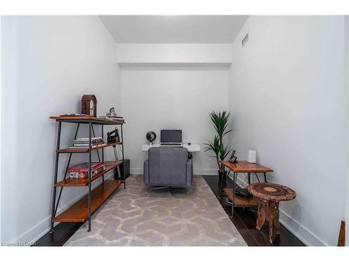 422-5317 Upper Middle Road, Burlington, ON - Indoor