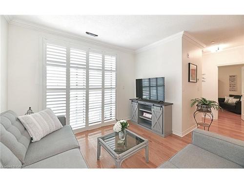 112-383 Main Street, Milton, ON - Indoor Photo Showing Living Room