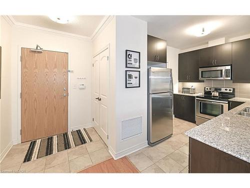 112-383 Main Street, Milton, ON - Indoor Photo Showing Kitchen With Double Sink With Upgraded Kitchen