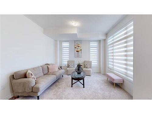 469 Provident Way, Mount Hope, ON - Indoor Photo Showing Living Room
