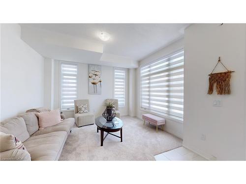 469 Provident Way, Mount Hope, ON - Indoor Photo Showing Living Room