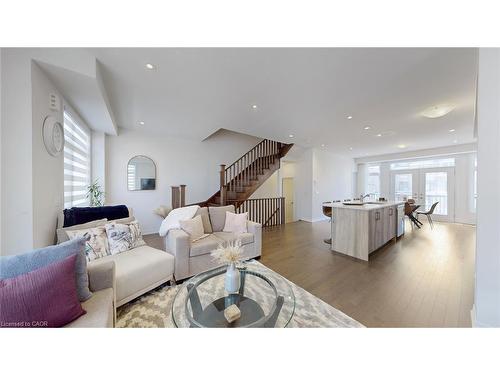 469 Provident Way, Mount Hope, ON - Indoor Photo Showing Living Room