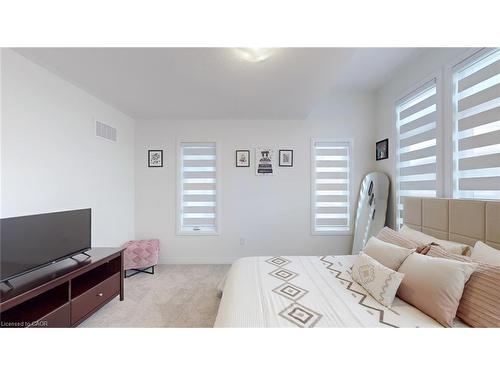 469 Provident Way, Mount Hope, ON - Indoor Photo Showing Bedroom