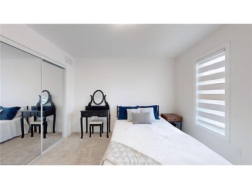 469 Provident Way, Mount Hope, ON - Indoor Photo Showing Bedroom