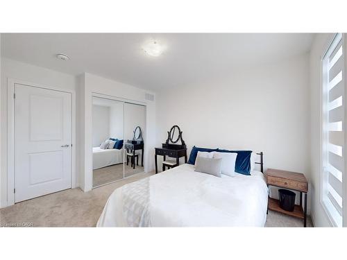 469 Provident Way, Mount Hope, ON - Indoor Photo Showing Bedroom