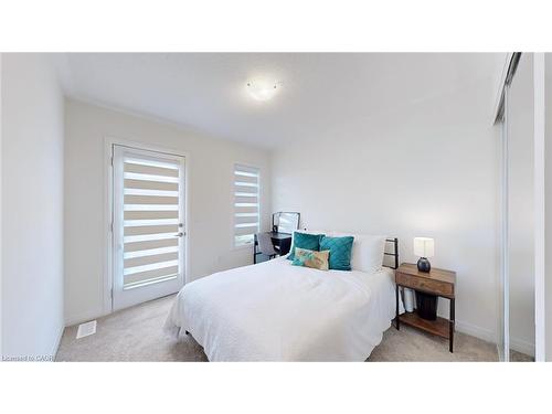 469 Provident Way, Mount Hope, ON - Indoor Photo Showing Bedroom