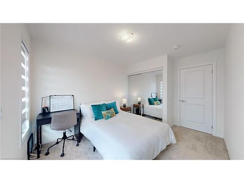 469 Provident Way, Mount Hope, ON - Indoor Photo Showing Bedroom