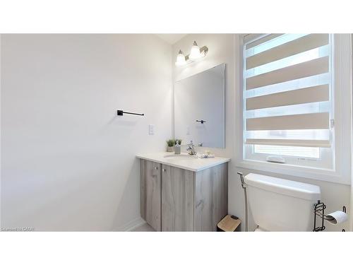 469 Provident Way, Mount Hope, ON - Indoor Photo Showing Bathroom