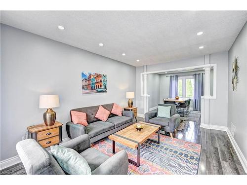 549 Burnett Avenue, Cambridge, ON - Indoor Photo Showing Living Room
