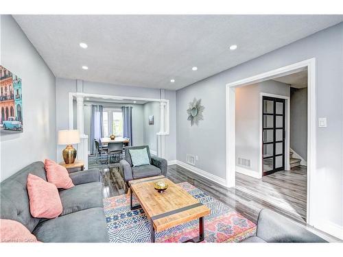 549 Burnett Avenue, Cambridge, ON - Indoor Photo Showing Living Room