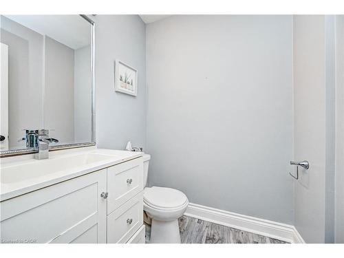 549 Burnett Avenue, Cambridge, ON - Indoor Photo Showing Bathroom