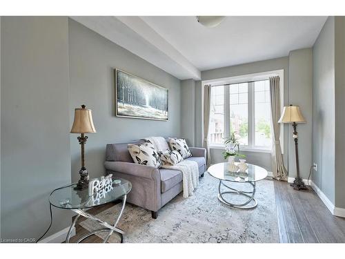 90-1169 Garner Road E, Ancaster, ON - Indoor Photo Showing Living Room