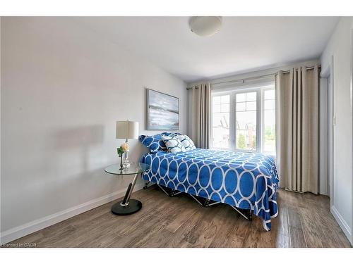 90-1169 Garner Road E, Ancaster, ON - Indoor Photo Showing Bedroom