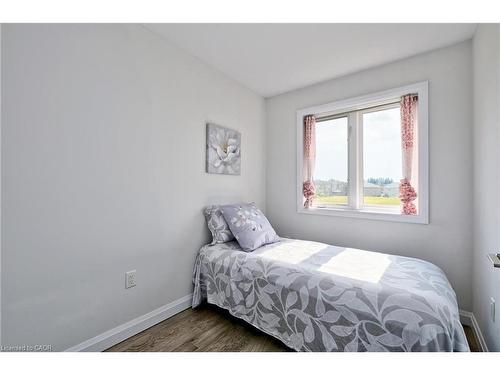90-1169 Garner Road E, Ancaster, ON - Indoor Photo Showing Bedroom