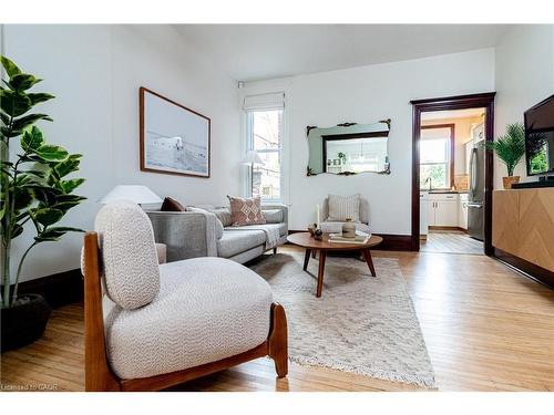 27 Steven Street, Hamilton, ON - Indoor Photo Showing Living Room
