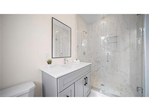 1 West Avenue, Hamilton, ON - Indoor Photo Showing Bathroom