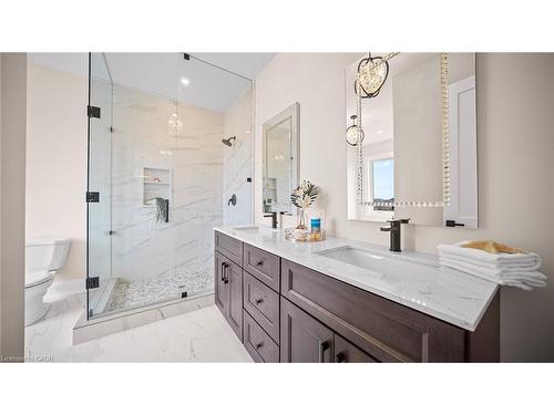 1 West Avenue, Hamilton, ON - Indoor Photo Showing Bathroom