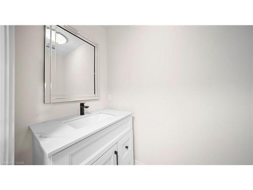 1 West Avenue, Hamilton, ON - Indoor Photo Showing Bathroom