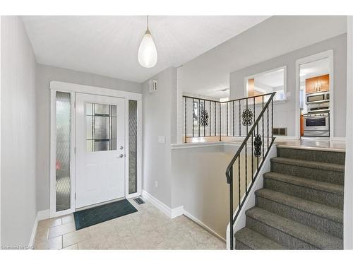 111 Britten Close, Hamilton, ON - Indoor Photo Showing Other Room