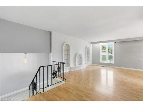 111 Britten Close, Hamilton, ON - Indoor Photo Showing Other Room