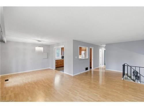 111 Britten Close, Hamilton, ON - Indoor Photo Showing Other Room