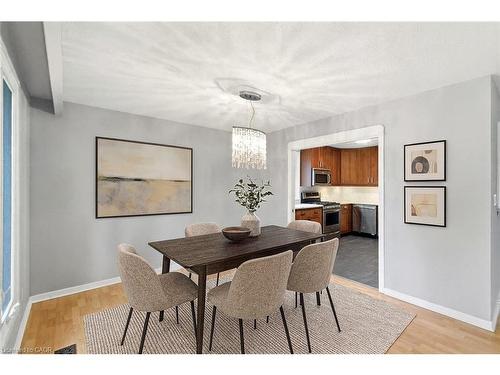 111 Britten Close, Hamilton, ON - Indoor Photo Showing Dining Room