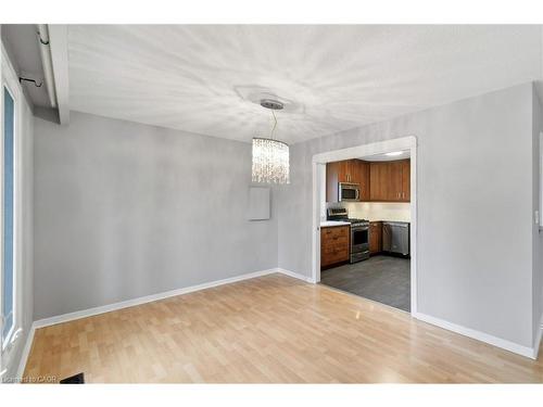 111 Britten Close, Hamilton, ON - Indoor Photo Showing Other Room