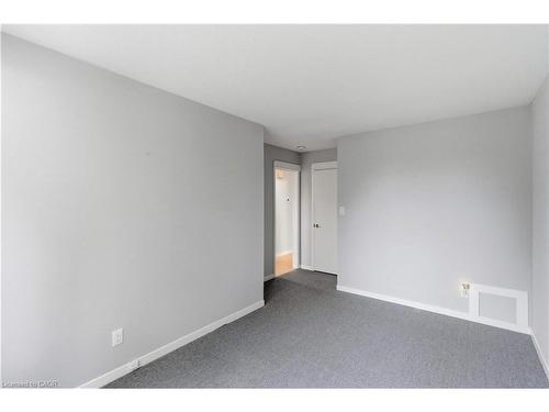 111 Britten Close, Hamilton, ON - Indoor Photo Showing Other Room
