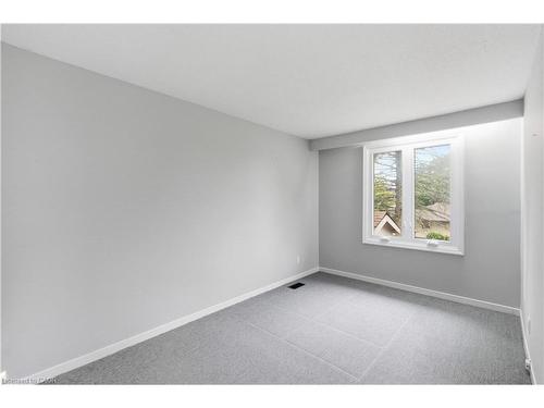 111 Britten Close, Hamilton, ON - Indoor Photo Showing Other Room