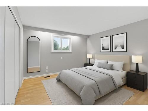 111 Britten Close, Hamilton, ON - Indoor Photo Showing Bedroom
