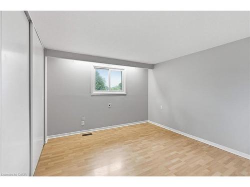 111 Britten Close, Hamilton, ON - Indoor Photo Showing Other Room