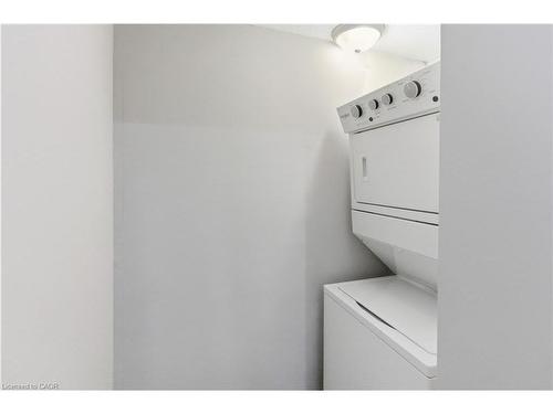 111 Britten Close, Hamilton, ON - Indoor Photo Showing Laundry Room