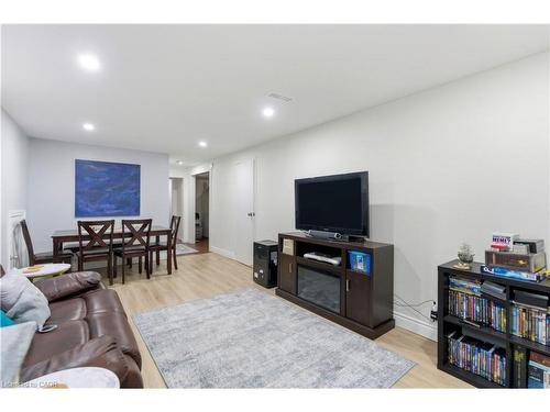 111 Britten Close, Hamilton, ON - Indoor