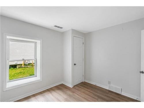 237 St. Julien Street, London, ON - Indoor Photo Showing Other Room