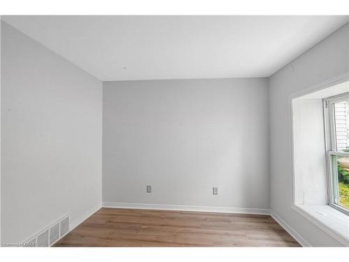 237 St. Julien Street, London, ON - Indoor Photo Showing Other Room