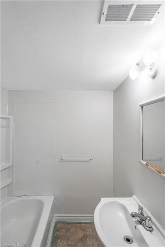 237 St. Julien Street, London, ON - Indoor Photo Showing Bathroom