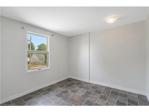 237 St. Julien Street, London, ON - Indoor Photo Showing Other Room