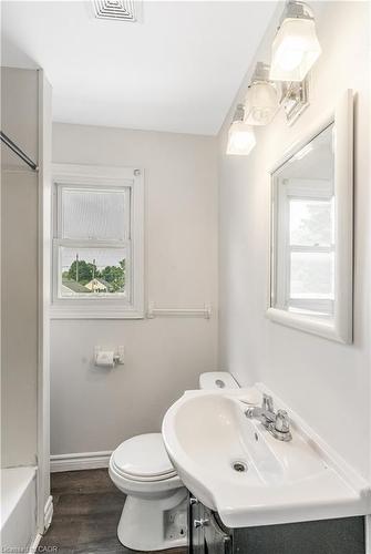 237 St. Julien Street, London, ON - Indoor Photo Showing Bathroom